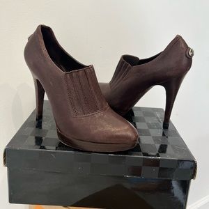 BCBGMAXAZRIA leather heels saks women 7½B/37½